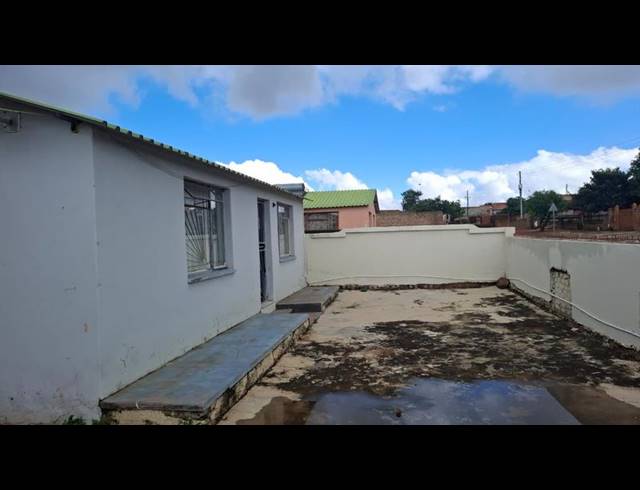2 BEDROOM HOUSE FOR SALE IN SOSHANGUVE K
